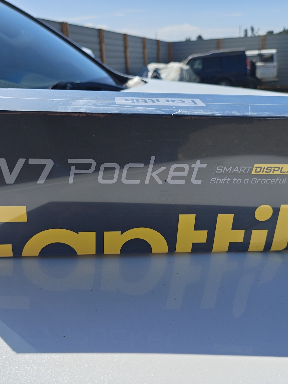 Fanttik V7 Smart Display Cordless Pocket Vacuum
